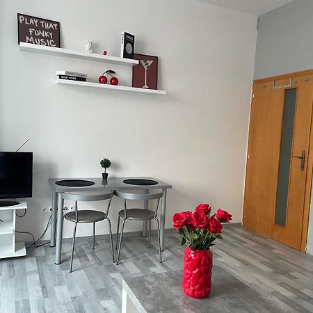 Tiffany Apartment In The City Center Pressburg Exterior foto